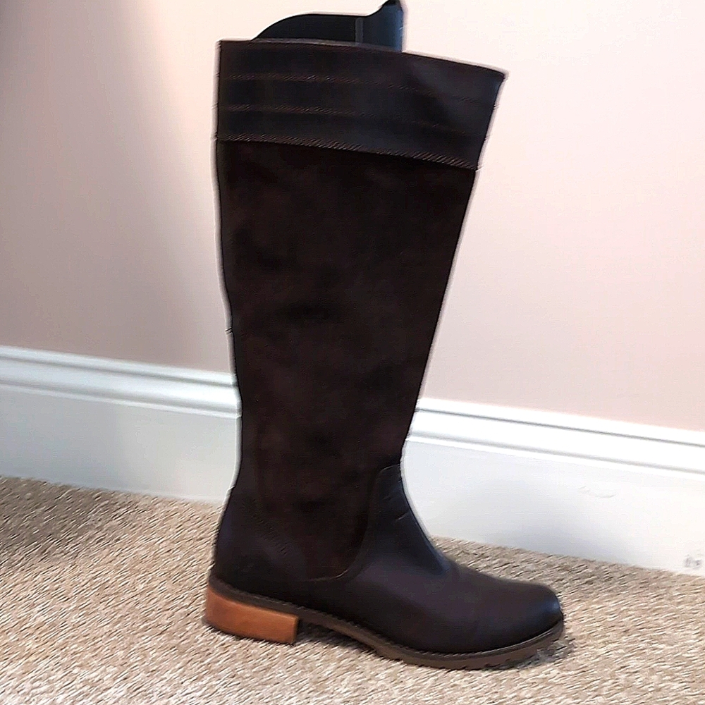Rich brown Timberland Size 8 boots